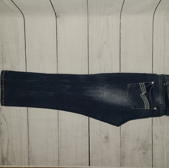 Red Rivet Jean Capri - Picture 7 of 11